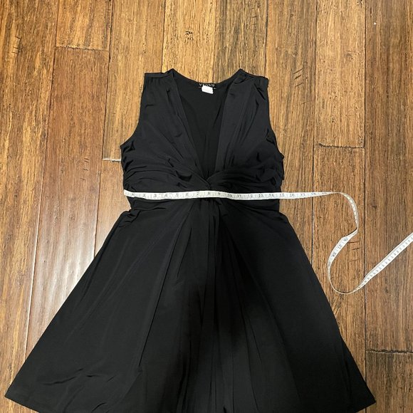 Venus - mini black dress - size medium - Picture 9 of 11
